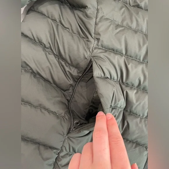 Uniqlo Ultra Light Down Jacket in Army Green - Picture 4 of 5